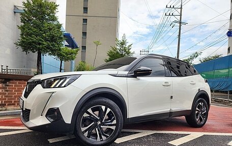 Peugeot 2008 II, 2021 год, 1 620 000 рублей, 2 фотография