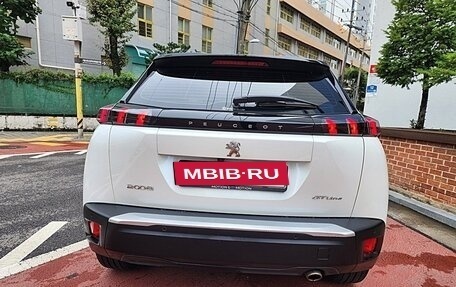 Peugeot 2008 II, 2021 год, 1 620 000 рублей, 4 фотография