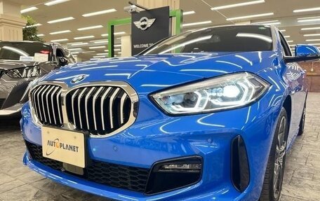 BMW 1 серия, 2022 год, 1 860 000 рублей, 3 фотография