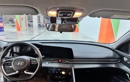 Hyundai Elantra, 2025 год, 1 560 000 рублей, 13 фотография