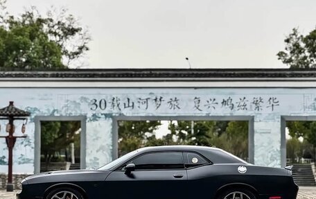 Dodge Challenger III рестайлинг 2, 2017 год, 9 600 000 рублей, 7 фотография