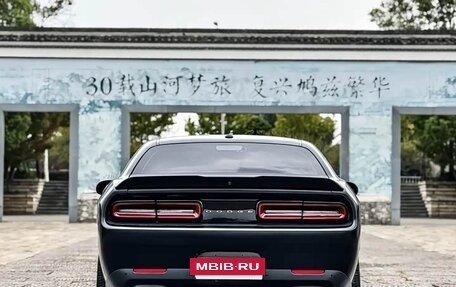 Dodge Challenger III рестайлинг 2, 2017 год, 9 600 000 рублей, 5 фотография