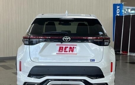 Toyota Yaris Cross, 2022 год, 1 750 000 рублей, 3 фотография