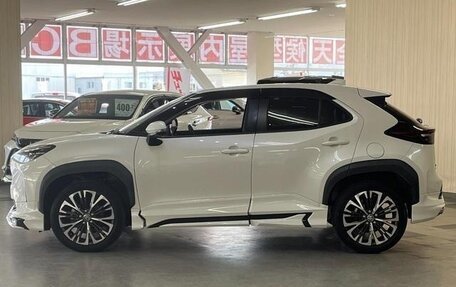 Toyota Yaris Cross, 2022 год, 1 750 000 рублей, 5 фотография