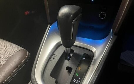 Toyota Yaris Cross, 2022 год, 1 750 000 рублей, 11 фотография