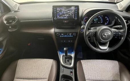 Toyota Yaris Cross, 2022 год, 1 750 000 рублей, 6 фотография