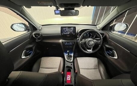 Toyota Yaris Cross, 2022 год, 1 750 000 рублей, 7 фотография