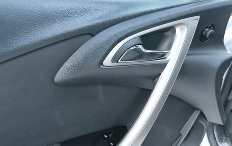 Opel Astra J, 2011 год, 587 000 рублей, 11 фотография