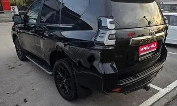 Toyota Land Cruiser Prado 150 рестайлинг 2, 2021 год, 6 750 000 рублей, 1 фотография