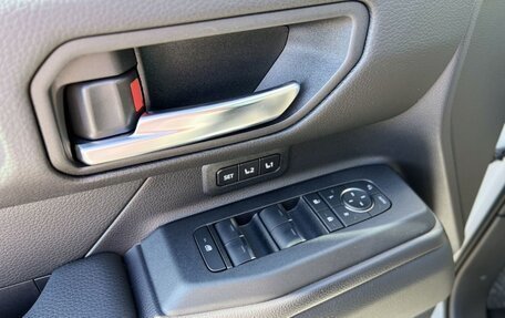 Toyota Land Cruiser Prado, 2024 год, 10 290 000 рублей, 13 фотография