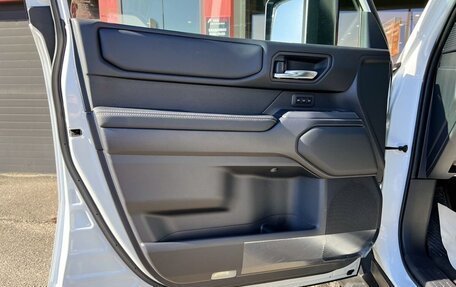 Toyota Land Cruiser Prado, 2024 год, 10 290 000 рублей, 25 фотография