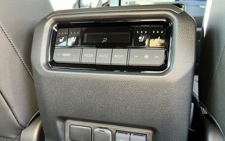 Toyota Land Cruiser Prado, 2024 год, 10 290 000 рублей, 22 фотография