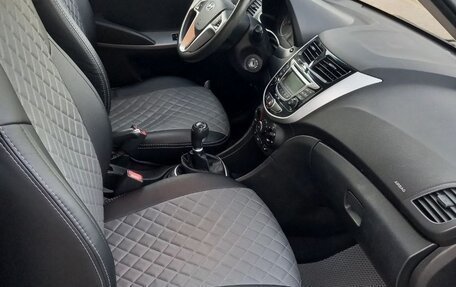 Hyundai Solaris II рестайлинг, 2015 год, 870 000 рублей, 1 фотография