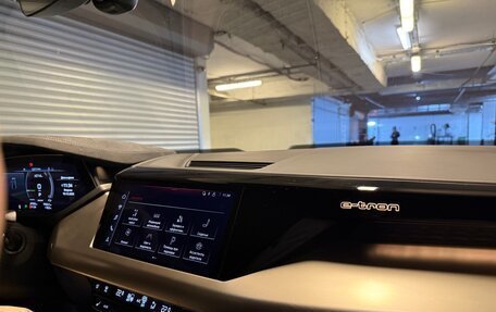 Audi RS e-tron GT, 2022 год, 9 500 000 рублей, 25 фотография