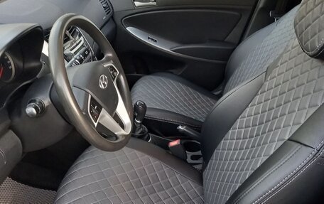 Hyundai Solaris II рестайлинг, 2015 год, 870 000 рублей, 2 фотография