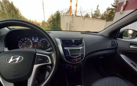 Hyundai Solaris II рестайлинг, 2015 год, 870 000 рублей, 10 фотография