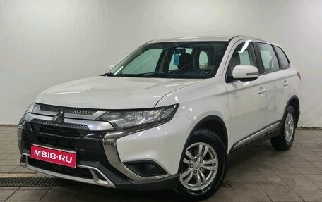 Mitsubishi Outlander III рестайлинг 3, 2019 год, 1 950 000 рублей, 1 фотография