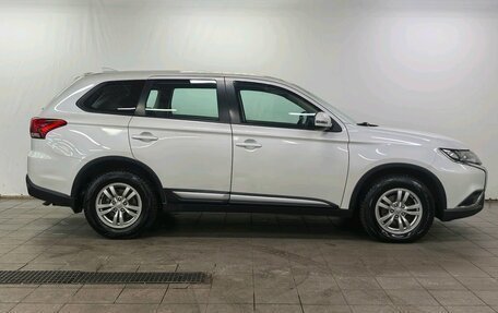 Mitsubishi Outlander III рестайлинг 3, 2019 год, 1 950 000 рублей, 3 фотография