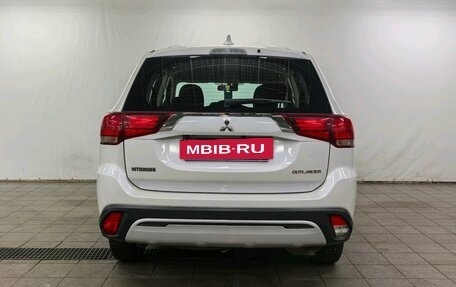 Mitsubishi Outlander III рестайлинг 3, 2019 год, 1 950 000 рублей, 5 фотография