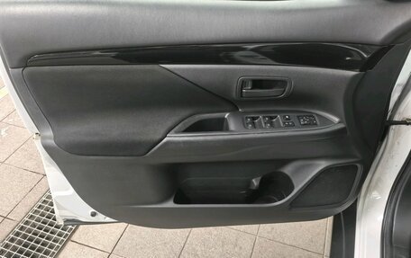 Mitsubishi Outlander III рестайлинг 3, 2019 год, 1 950 000 рублей, 7 фотография