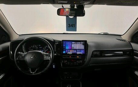 Mitsubishi Outlander III рестайлинг 3, 2019 год, 1 950 000 рублей, 9 фотография