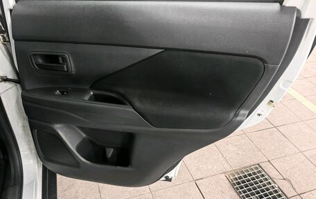 Mitsubishi Outlander III рестайлинг 3, 2019 год, 1 950 000 рублей, 18 фотография