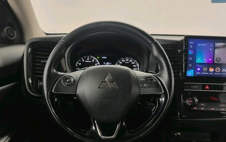 Mitsubishi Outlander III рестайлинг 3, 2019 год, 1 950 000 рублей, 12 фотография