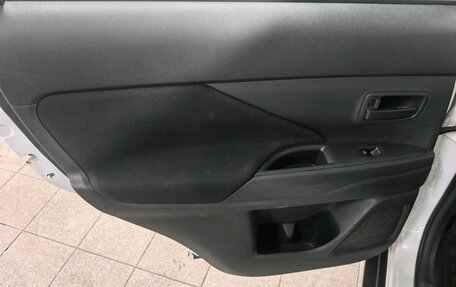 Mitsubishi Outlander III рестайлинг 3, 2019 год, 1 950 000 рублей, 16 фотография