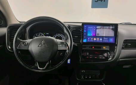 Mitsubishi Outlander III рестайлинг 3, 2019 год, 1 950 000 рублей, 10 фотография