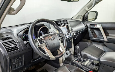 Toyota Land Cruiser Prado 150 рестайлинг 2, 2013 год, 3 495 000 рублей, 16 фотография