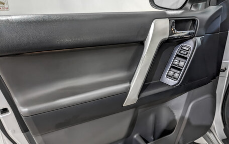 Toyota Land Cruiser Prado 150 рестайлинг 2, 2013 год, 3 495 000 рублей, 18 фотография