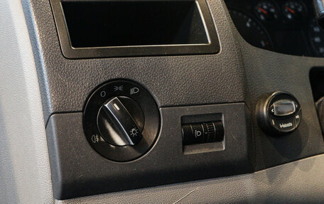 Volkswagen Transporter T5 рестайлинг, 2005 год, 747 000 рублей, 10 фотография