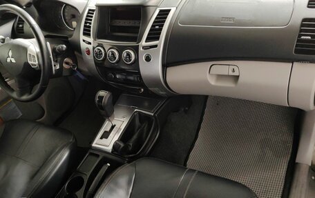 Mitsubishi Pajero Sport II рестайлинг, 2013 год, 1 523 000 рублей, 15 фотография