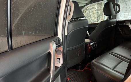 Toyota Land Cruiser Prado 150 рестайлинг 2, 2017 год, 5 200 000 рублей, 18 фотография