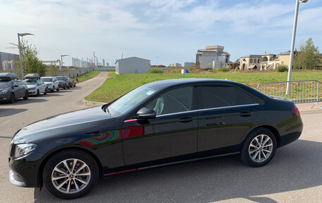 Mercedes-Benz E-Класс, 2019 год, 2 100 000 рублей, 2 фотография