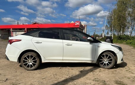 Hyundai Solaris II рестайлинг, 2017 год, 603 000 рублей, 3 фотография