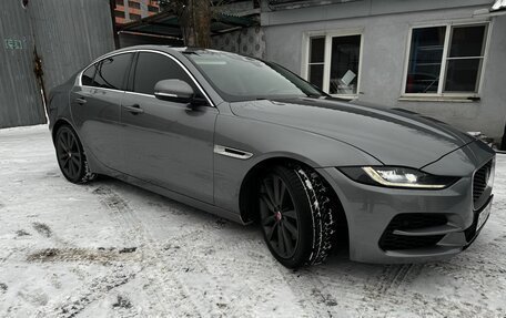 Jaguar XE I рестайлинг, 2019 год, 3 500 000 рублей, 2 фотография