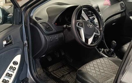 Hyundai Solaris II рестайлинг, 2013 год, 805 000 рублей, 9 фотография