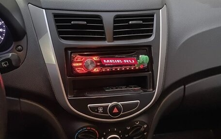 Hyundai Solaris II рестайлинг, 2011 год, 860 000 рублей, 3 фотография