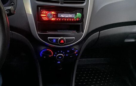 Hyundai Solaris II рестайлинг, 2011 год, 860 000 рублей, 17 фотография