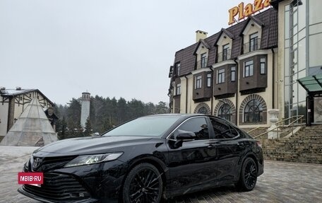 Toyota Camry, 2019 год, 2 400 000 рублей, 2 фотография