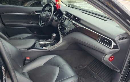 Toyota Camry, 2019 год, 2 400 000 рублей, 11 фотография