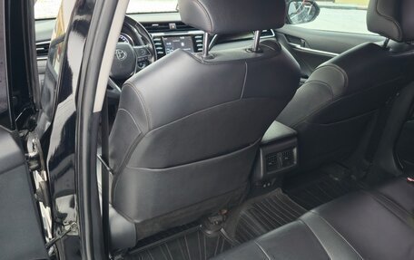 Toyota Camry, 2019 год, 2 400 000 рублей, 16 фотография