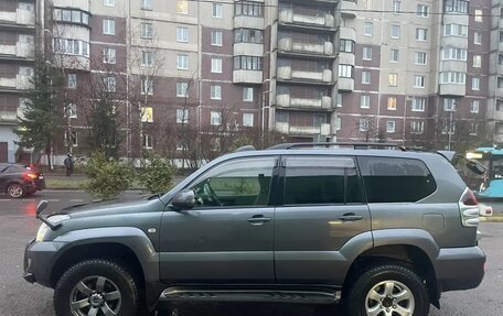 Toyota Land Cruiser Prado 120 рестайлинг, 2003 год, 2 000 000 рублей, 2 фотография