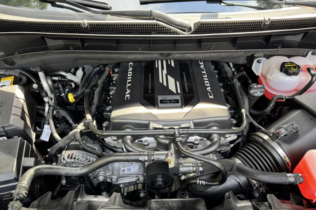 Cadillac Escalade V, 2025 год, 26 800 000 рублей, 12 фотография