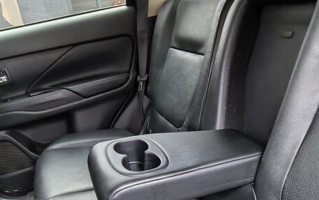 Mitsubishi Outlander III рестайлинг 3, 2017 год, 1 699 000 рублей, 5 фотография