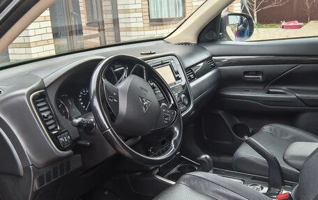 Mitsubishi Outlander III рестайлинг 3, 2017 год, 1 699 000 рублей, 12 фотография
