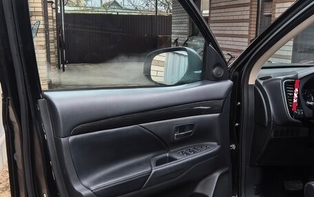 Mitsubishi Outlander III рестайлинг 3, 2017 год, 1 699 000 рублей, 14 фотография