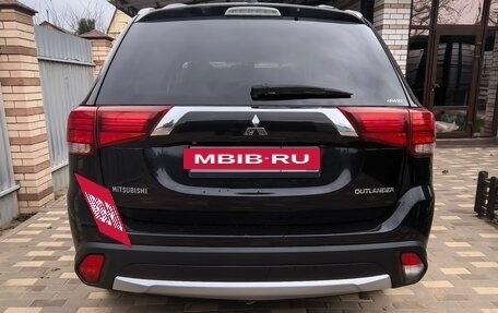 Mitsubishi Outlander III рестайлинг 3, 2017 год, 1 699 000 рублей, 16 фотография