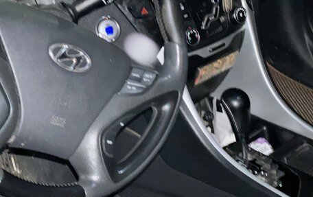 Hyundai Sonata VI, 2011 год, 900 000 рублей, 5 фотография